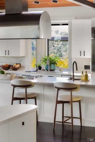 10 Morgan Ln, San Rafael, CA 94901