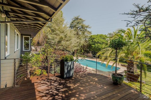 10 Morgan Ln, San Rafael, CA 94901