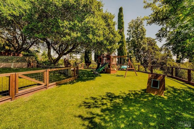 10 Morgan Ln, San Rafael, CA 94901