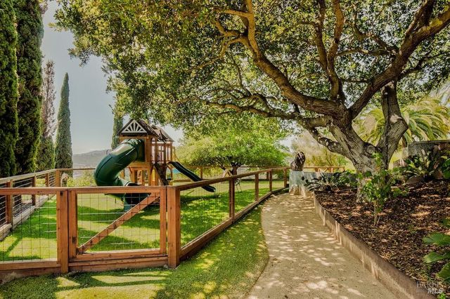 10 Morgan Ln, San Rafael, CA 94901