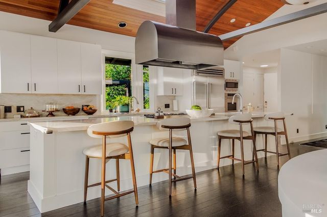 10 Morgan Ln, San Rafael, CA 94901