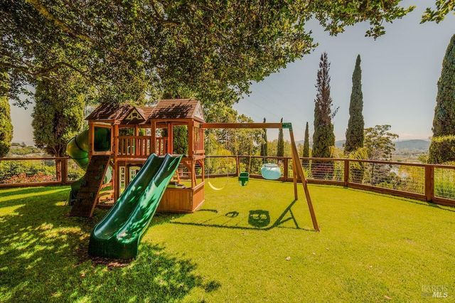 10 Morgan Ln, San Rafael, CA 94901