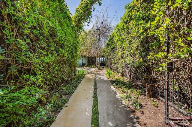 10 Morgan Ln, San Rafael, CA 94901