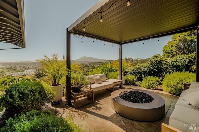 10 Morgan Ln, San Rafael, CA 94901