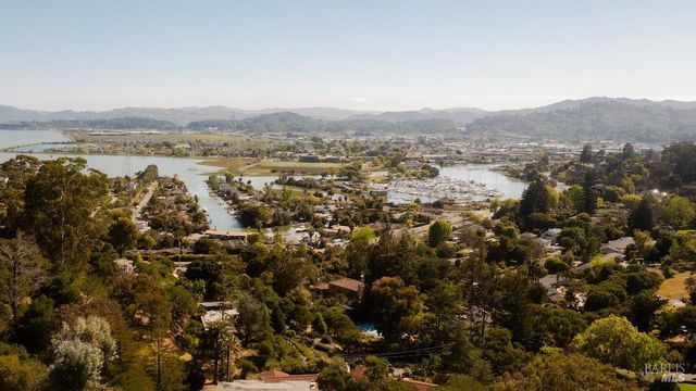 10 Morgan Ln, San Rafael, CA 94901