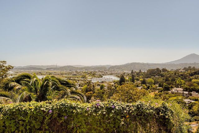 10 Morgan Ln, San Rafael, CA 94901