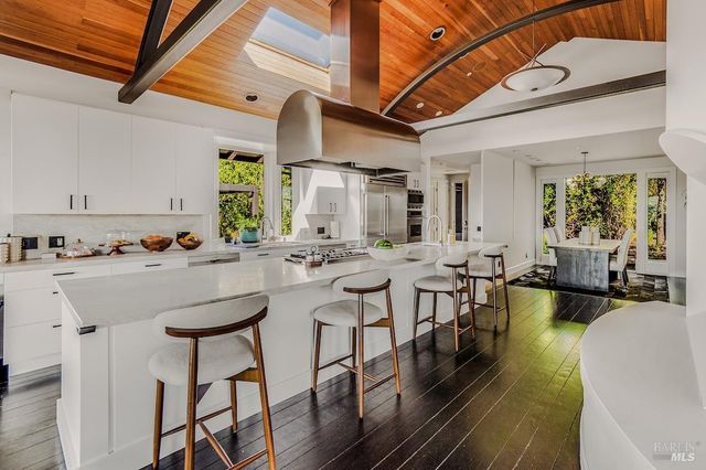 10 Morgan Ln, San Rafael, CA 94901