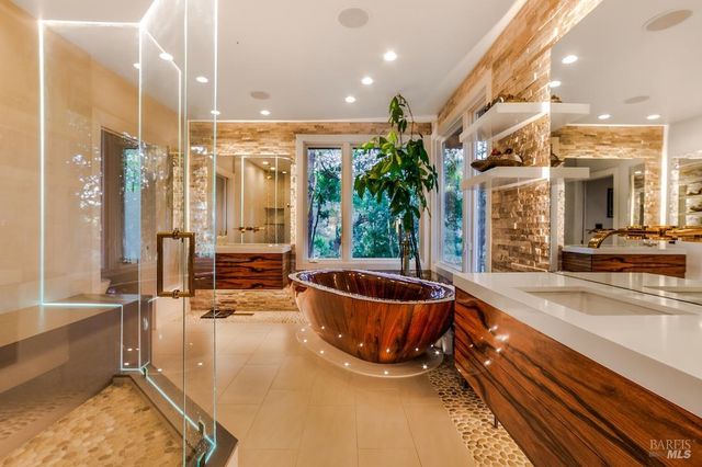 10 Morgan Ln, San Rafael, CA 94901