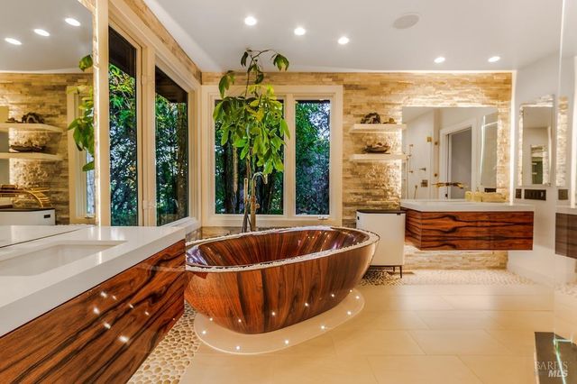 10 Morgan Ln, San Rafael, CA 94901