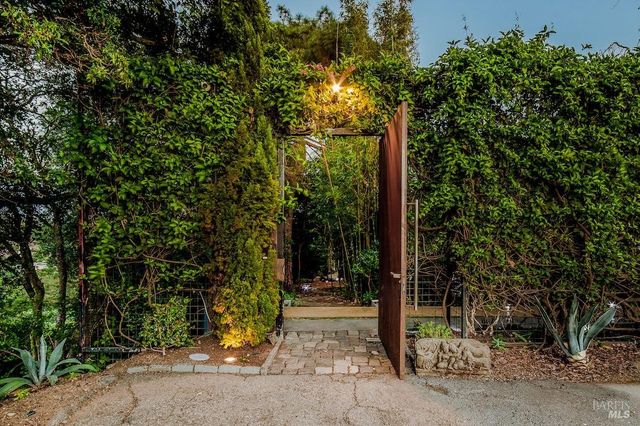 10 Morgan Ln, San Rafael, CA 94901