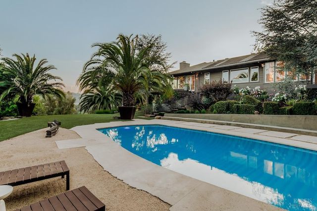 10 Morgan Ln, San Rafael, CA 94901