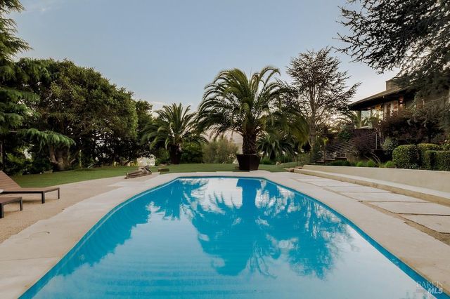 10 Morgan Ln, San Rafael, CA 94901