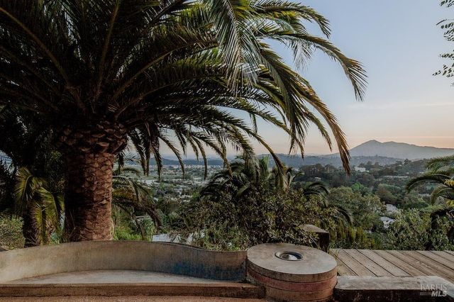 10 Morgan Ln, San Rafael, CA 94901