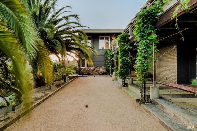 10 Morgan Ln, San Rafael, CA 94901