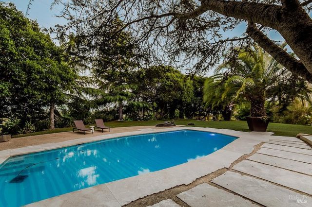 10 Morgan Ln, San Rafael, CA 94901