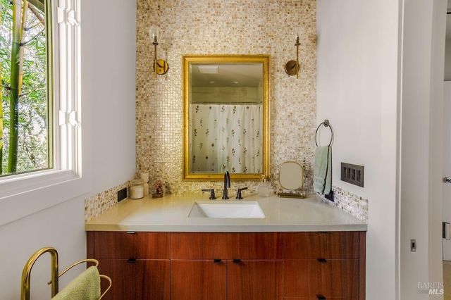 10 Morgan Ln, San Rafael, CA 94901