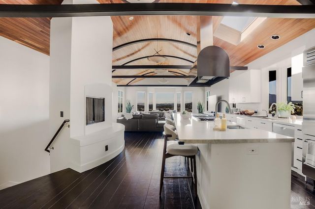 10 Morgan Ln, San Rafael, CA 94901