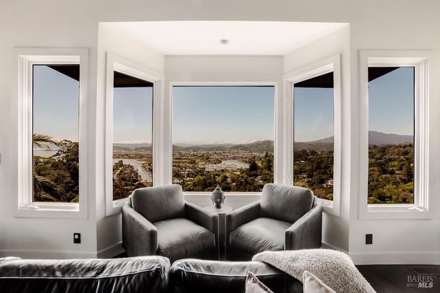 10 Morgan Ln, San Rafael, CA 94901