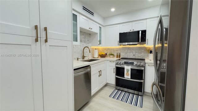 5161 Collins Ave 715, Miami Beach, FL 33140