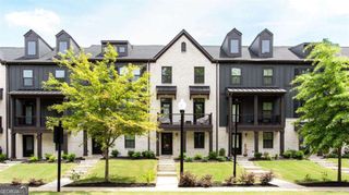 135 CLIMBING IVY Circle, Fayetteville, GA 30214