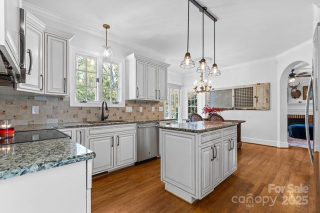 7601 Sharpthorne Place, Charlotte, NC 28270