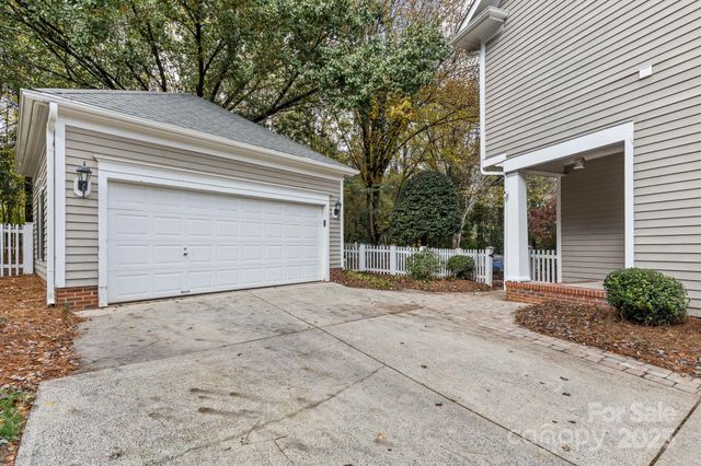 7601 Sharpthorne Place, Charlotte, NC 28270