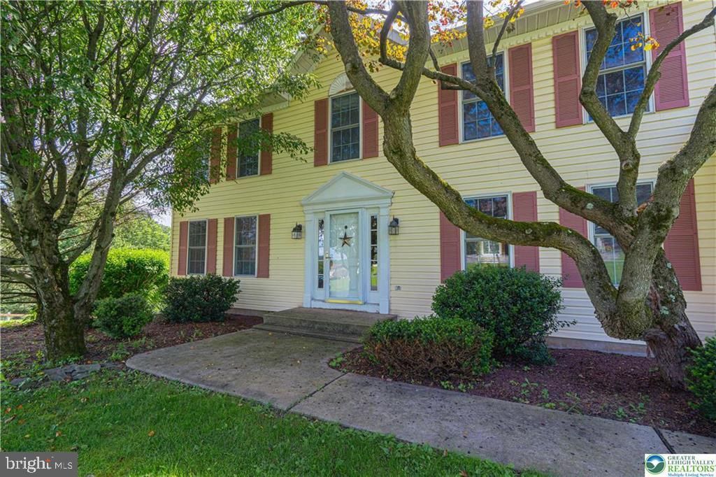 5460 DEVONSHIRE CT, Laurys Station, PA 18059