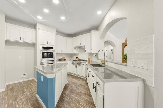 15730 Lake Loop Drive, Cypress, TX 77433