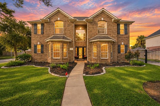 15730 Lake Loop Drive, Cypress, TX 77433