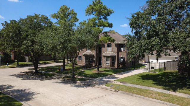 15730 Lake Loop Drive, Cypress, TX 77433