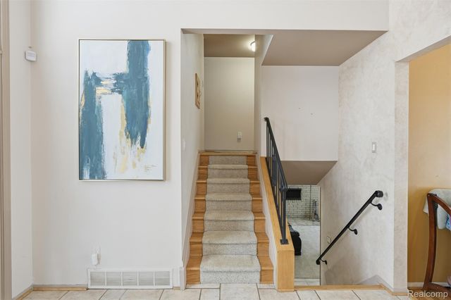 5586 Wild Ridge Lane, West Bloomfield Charter Township, MI 48322