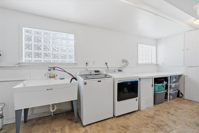 5586 Wild Ridge Lane, West Bloomfield Charter Township, MI 48322