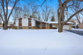 5586 Wild Ridge Lane, West Bloomfield Charter Township, MI 48322