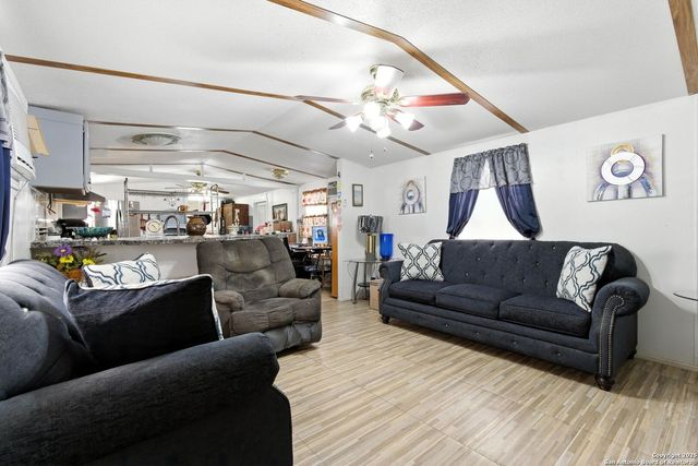 613 Avenue J, Poteet, TX 78065