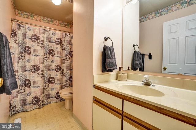 315 JENVILLE CT, Coatesville, PA 19320