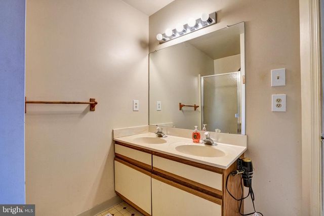 315 JENVILLE CT, Coatesville, PA 19320