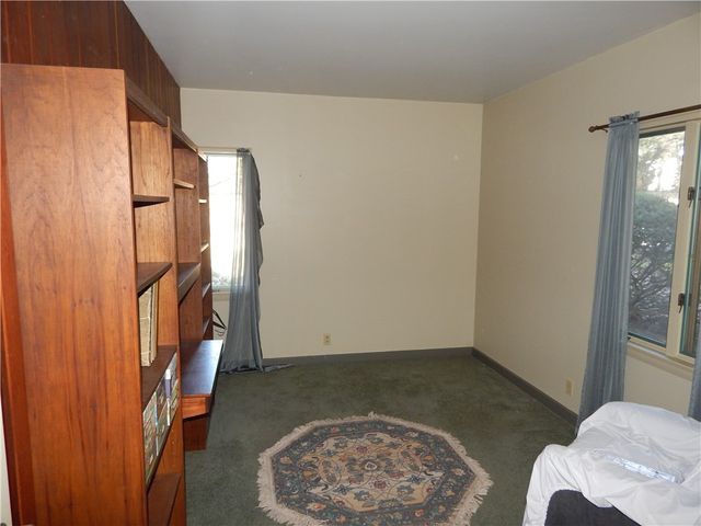 221 Sunset Dr, Wilkins Twp, PA 15235