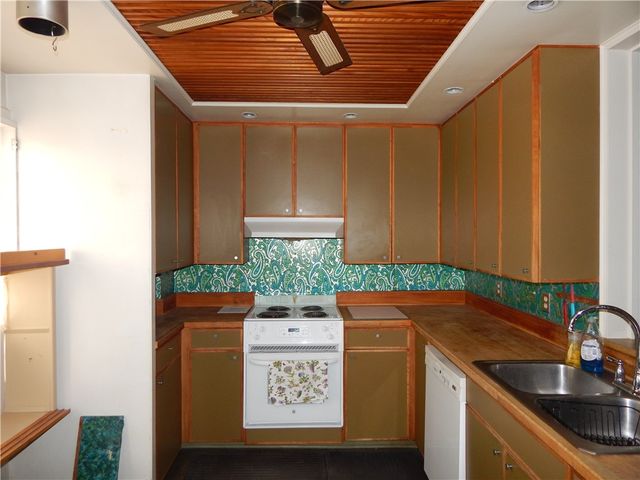 221 Sunset Dr, Wilkins Twp, PA 15235