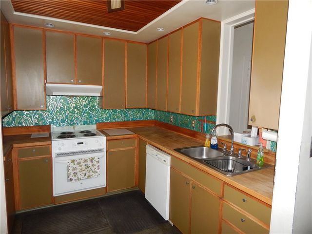 221 Sunset Dr, Wilkins Twp, PA 15235