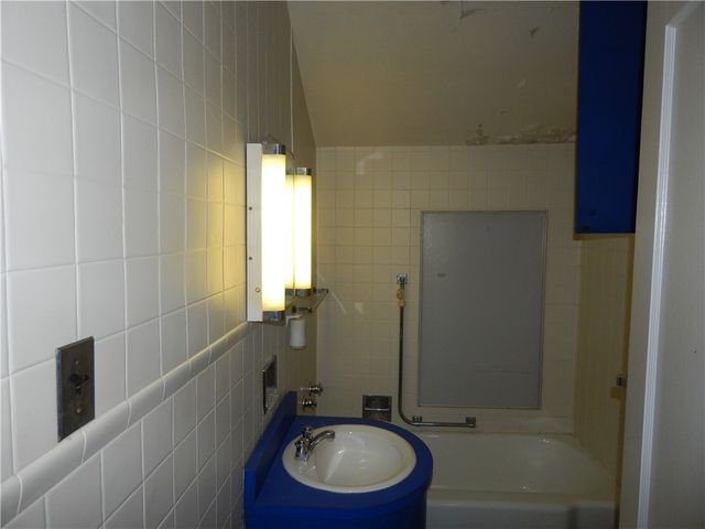 221 Sunset Dr, Wilkins Twp, PA 15235