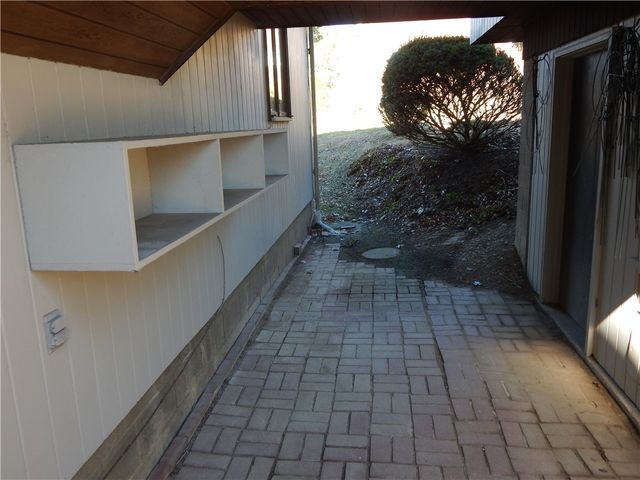 221 Sunset Dr, Wilkins Twp, PA 15235