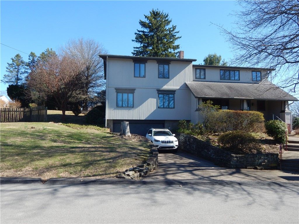 221 Sunset Dr, Wilkins Twp, PA 15235