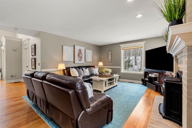 25 Hawk Drive, Bedford, NH 03110