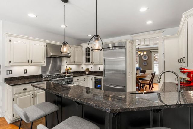 25 Hawk Drive, Bedford, NH 03110