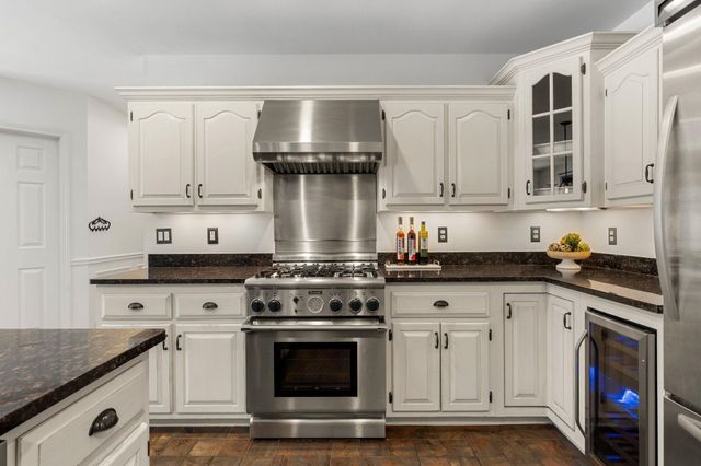 25 Hawk Drive, Bedford, NH 03110