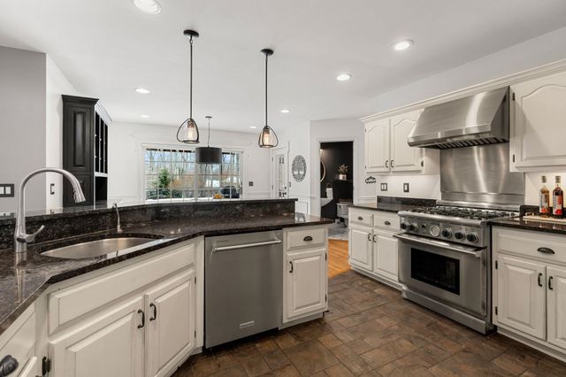 25 Hawk Drive, Bedford, NH 03110