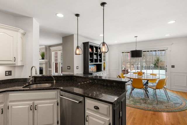 25 Hawk Drive, Bedford, NH 03110