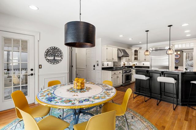 25 Hawk Drive, Bedford, NH 03110