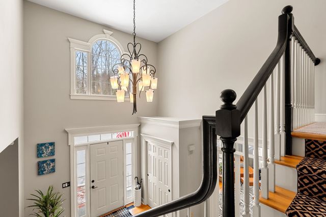 25 Hawk Drive, Bedford, NH 03110