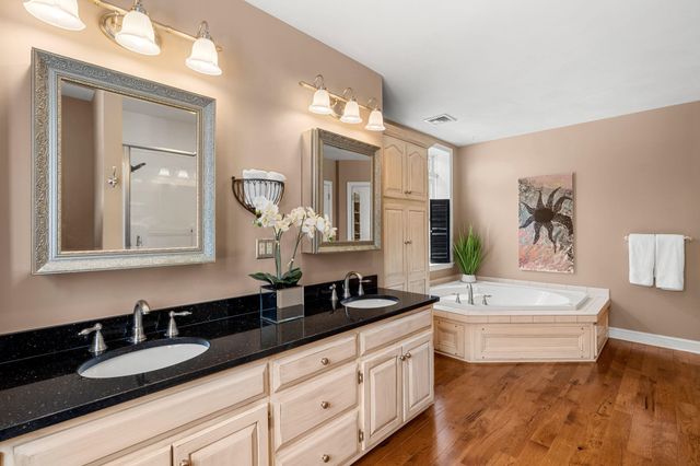 25 Hawk Drive, Bedford, NH 03110